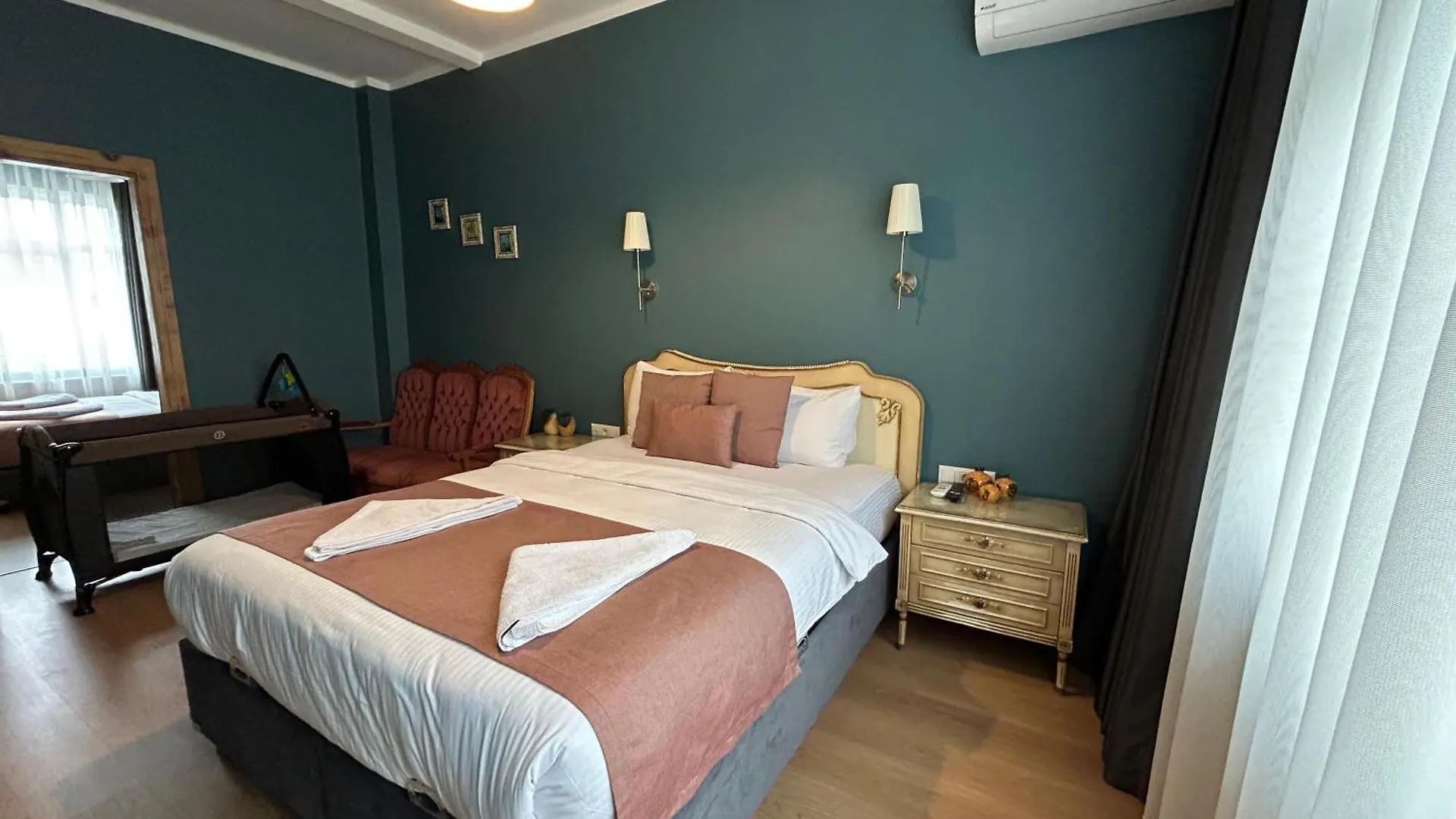Waterfront Apartment By The Tram - Terrace With Dome & Golden Horn View In Fatih Istanbul
