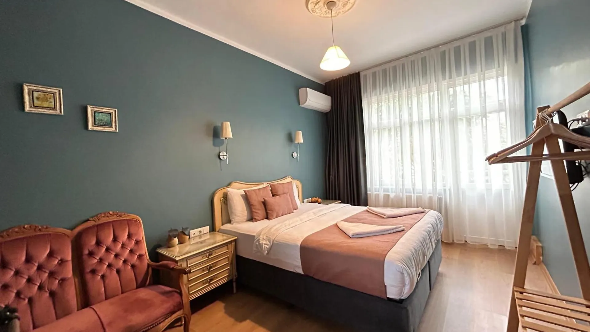 Waterfront Apartment By The Tram - Terrace With Dome & Golden Horn View In Fatih Istanbul Turkey