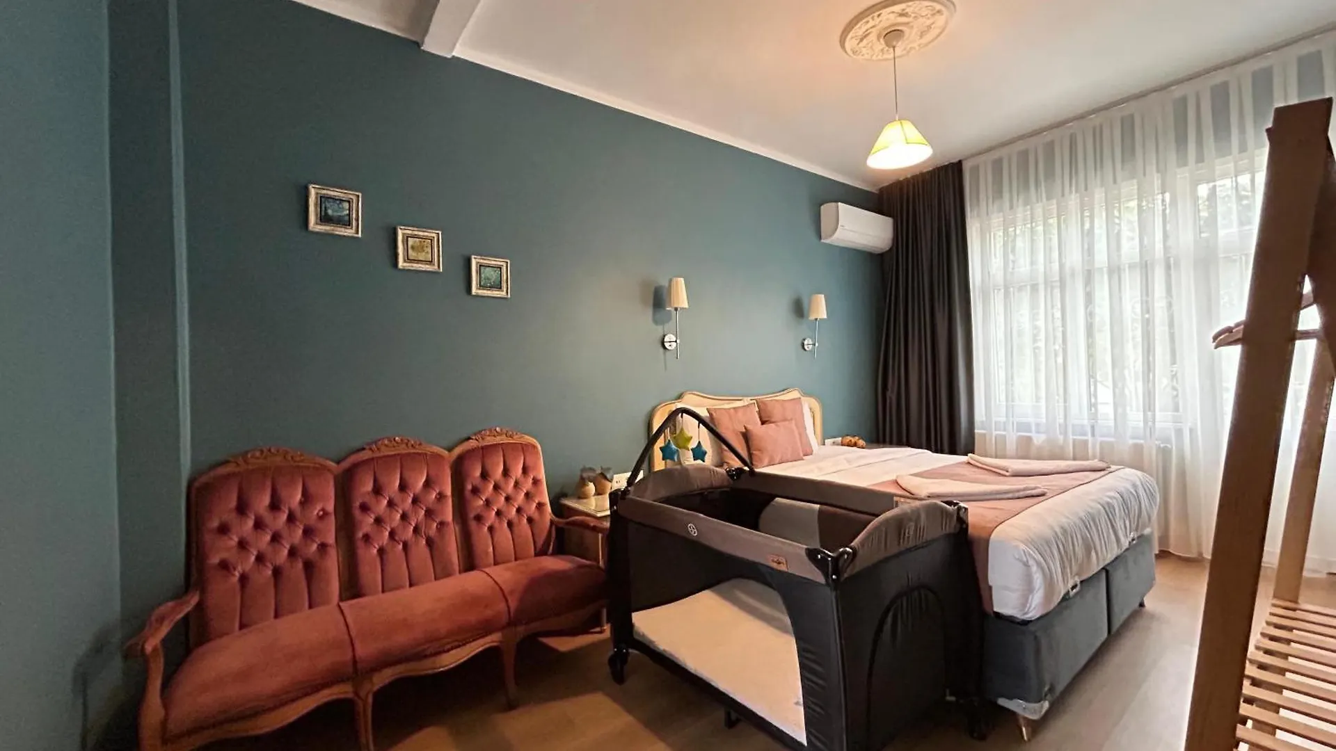 Waterfront Apartment By The Tram - Terrace With Dome & Golden Horn View In Fatih Istanbul