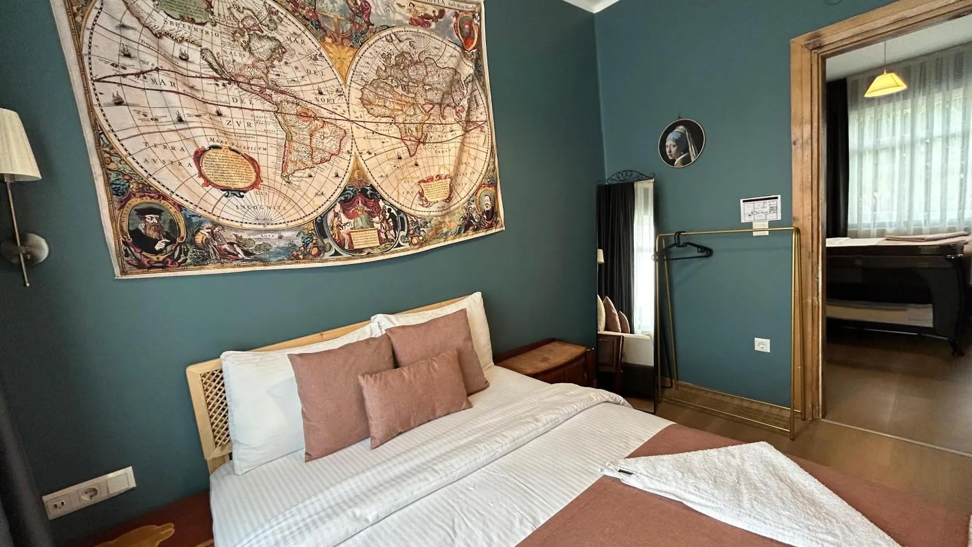 Waterfront Apartment By The Tram - Terrace With Dome & Golden Horn View In Fatih Istanbul