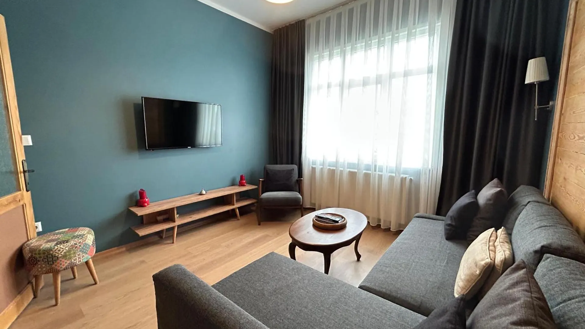 Waterfront Apartment By The Tram - Terrace With Dome & Golden Horn View In Fatih Istanbul