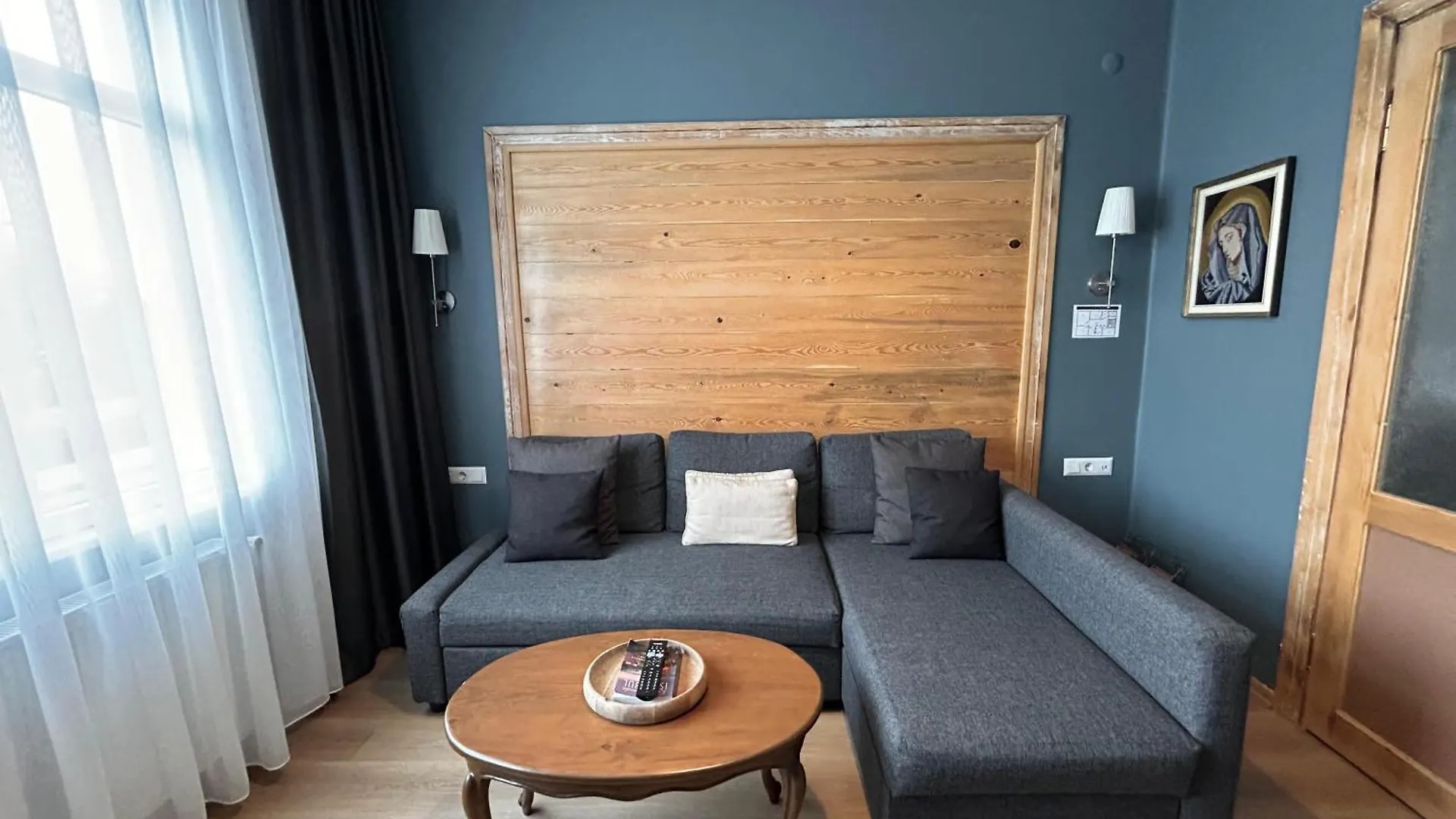 Waterfront Apartment By The Tram - Terrace With Dome & Golden Horn View In Fatih Istanbul
