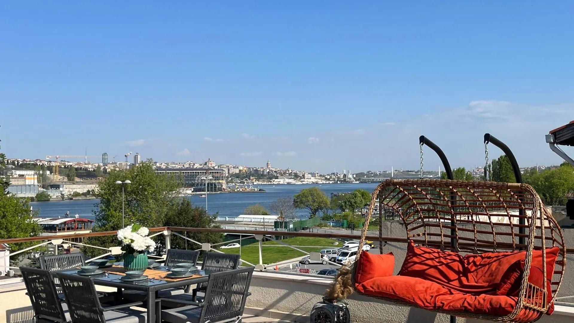 Waterfront Apartment By The Tram - Terrace With Dome & Golden Horn View In Fatih Istanbul Turkey