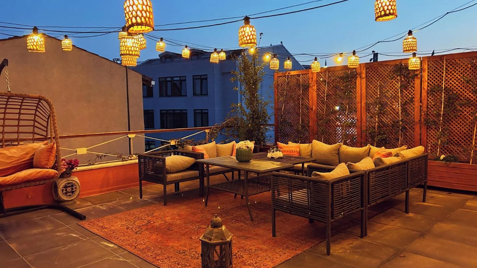 Waterfront Apartment By The Tram - Terrace With Dome & Golden Horn View In Fatih Istanbul