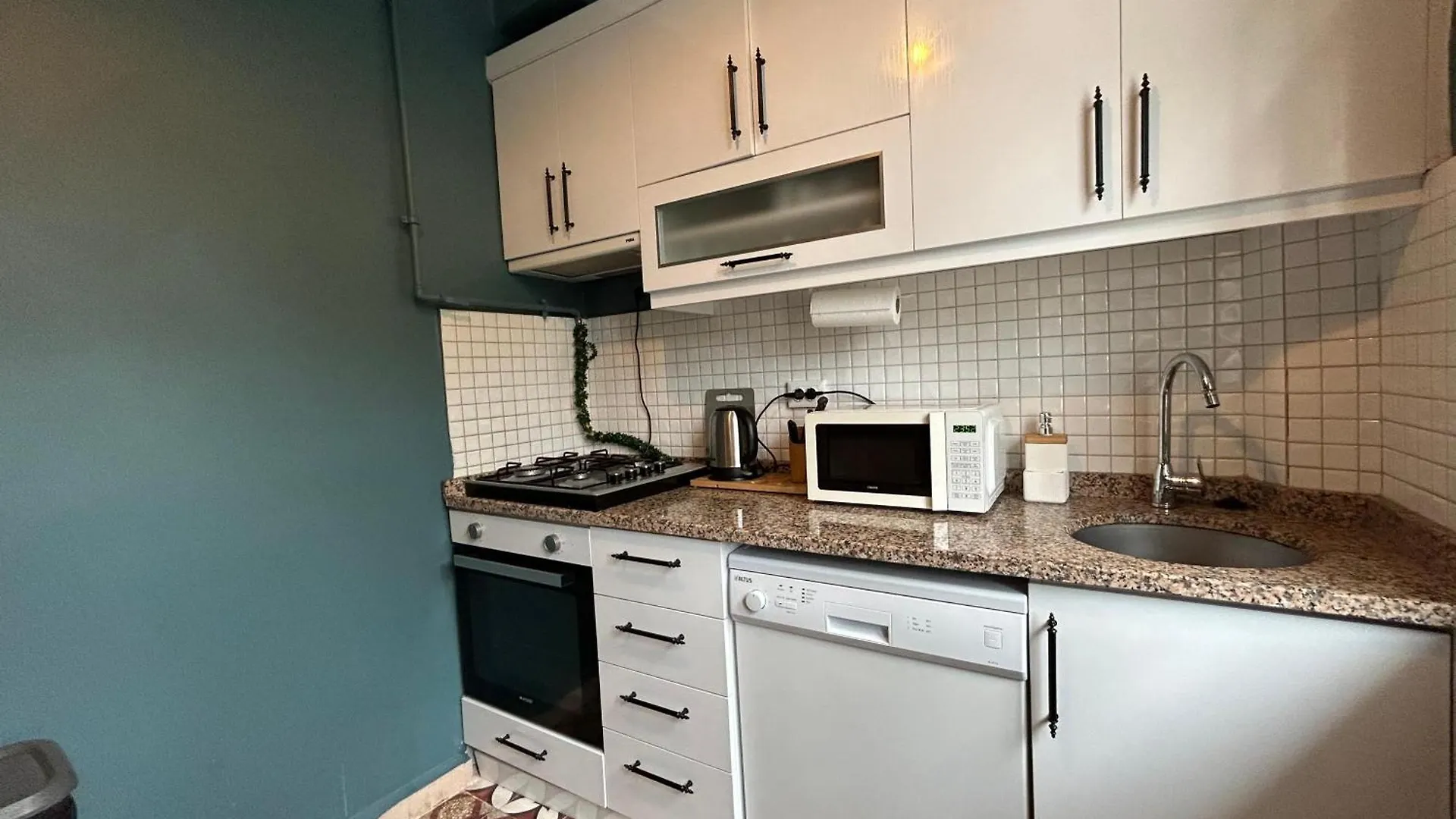 Waterfront Apartment By The Tram - Terrace With Dome & Golden Horn View In Fatih Istanbul