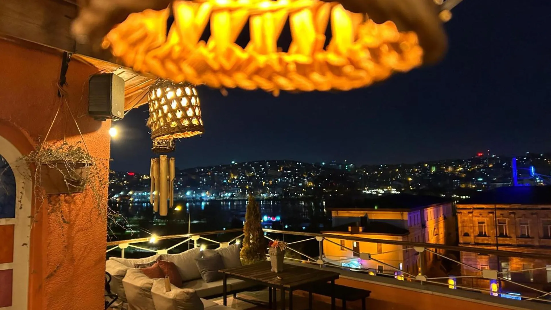 Waterfront Apartment By The Tram - Terrace With Dome & Golden Horn View In Fatih Istanbul