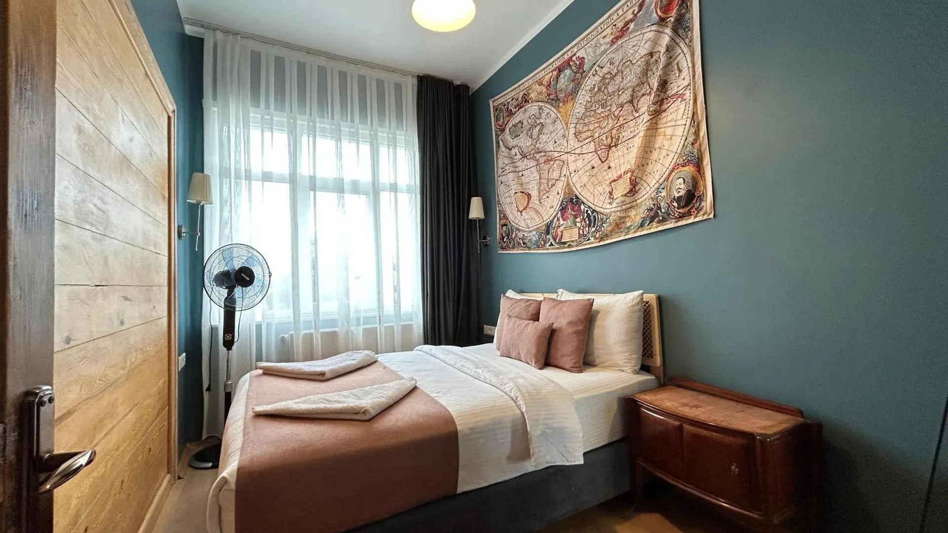 Waterfront Apartment By The Tram - Terrace With Dome & Golden Horn View In Fatih Istanbul Turkey