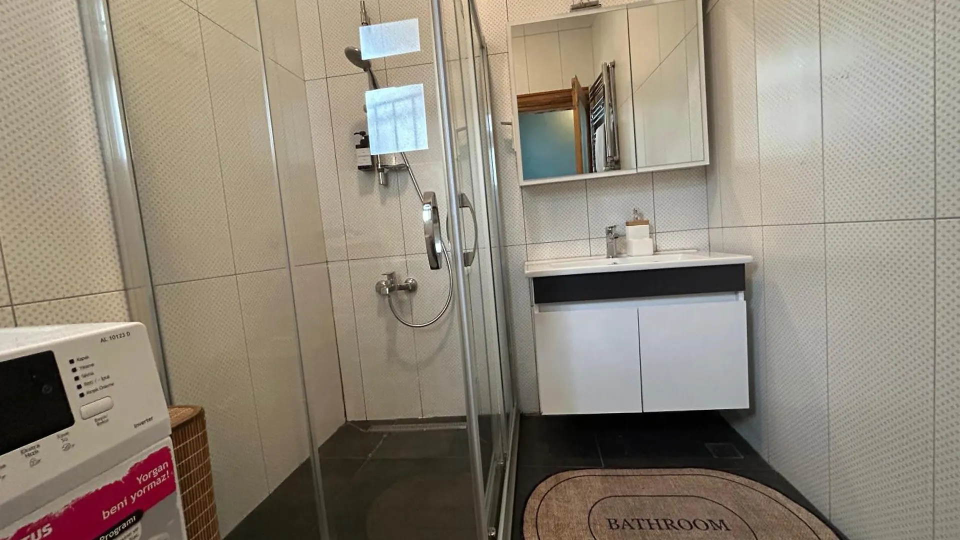 Waterfront Apartment By The Tram - Terrace With Dome & Golden Horn View In Fatih Istanbul