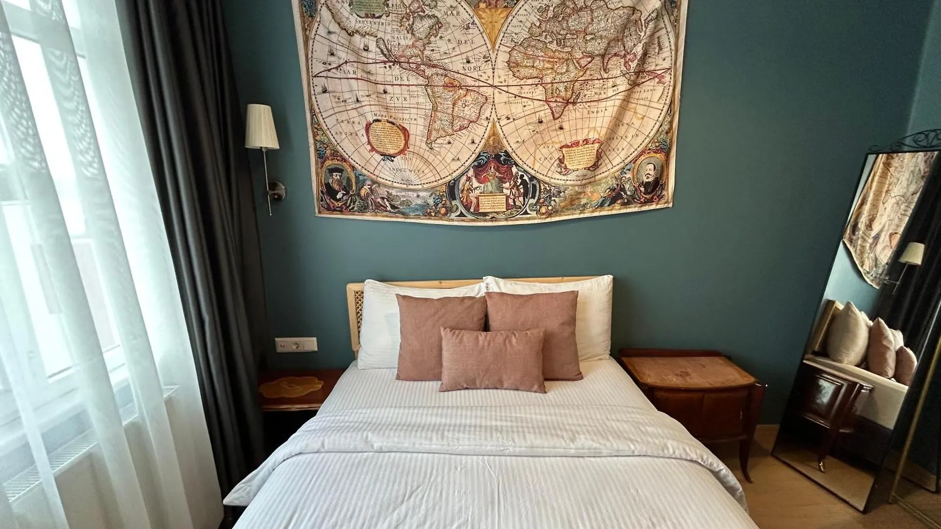 Waterfront Apartment By The Tram - Terrace With Dome & Golden Horn View In Fatih Istanbul Turkey