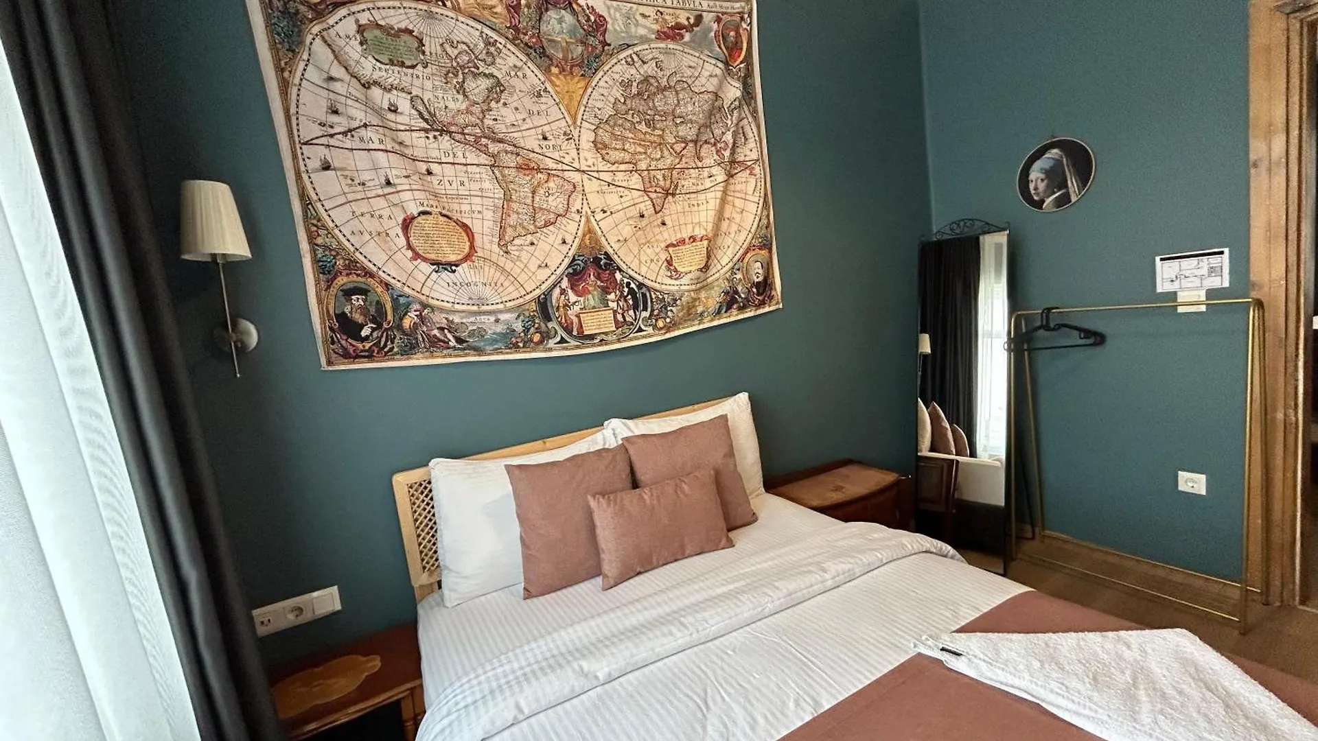 Waterfront Apartment By The Tram - Terrace With Dome & Golden Horn View In Fatih Istanbul