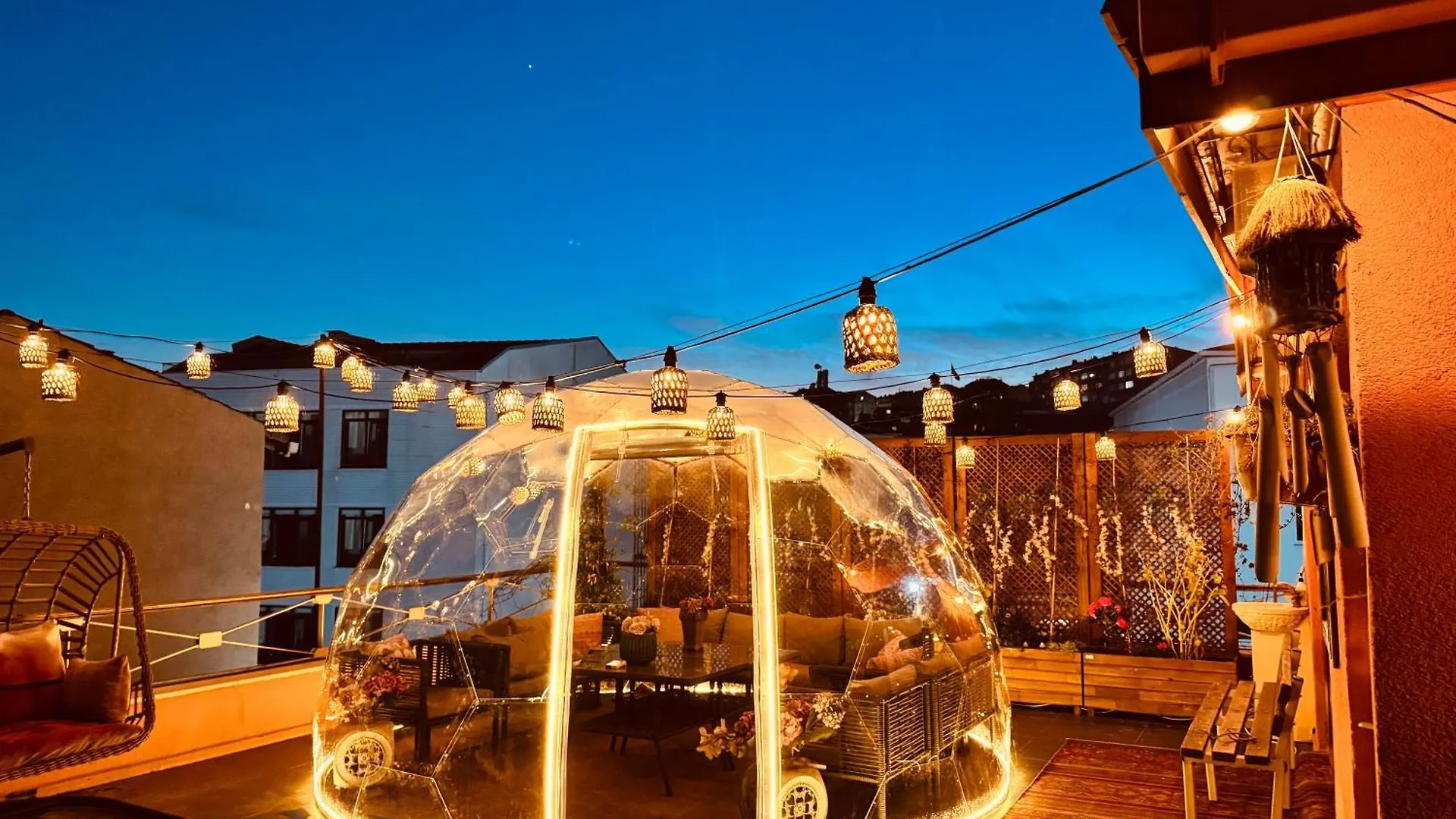 Waterfront Apartment By The Tram - Terrace With Dome & Golden Horn View In Fatih Istanbul
