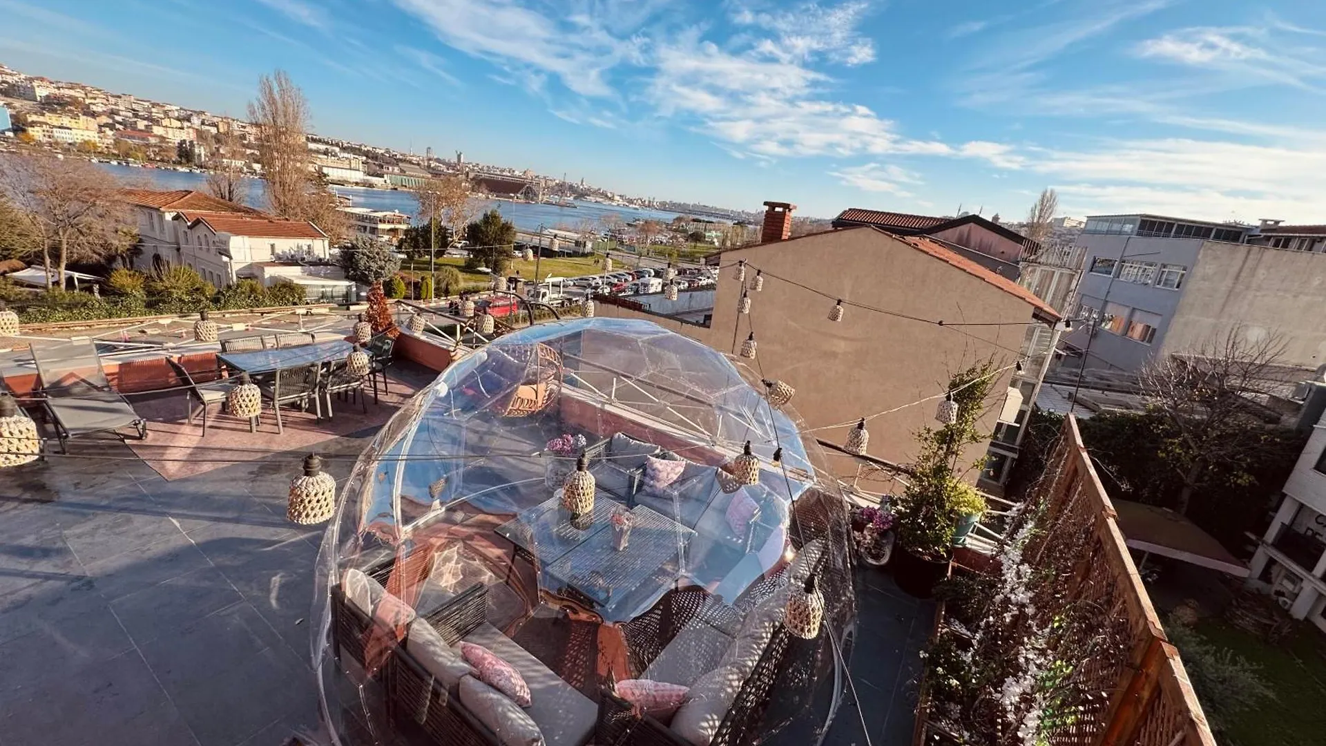 Waterfront Apartment By The Tram - Terrace With Dome & Golden Horn View In Fatih Istanbul