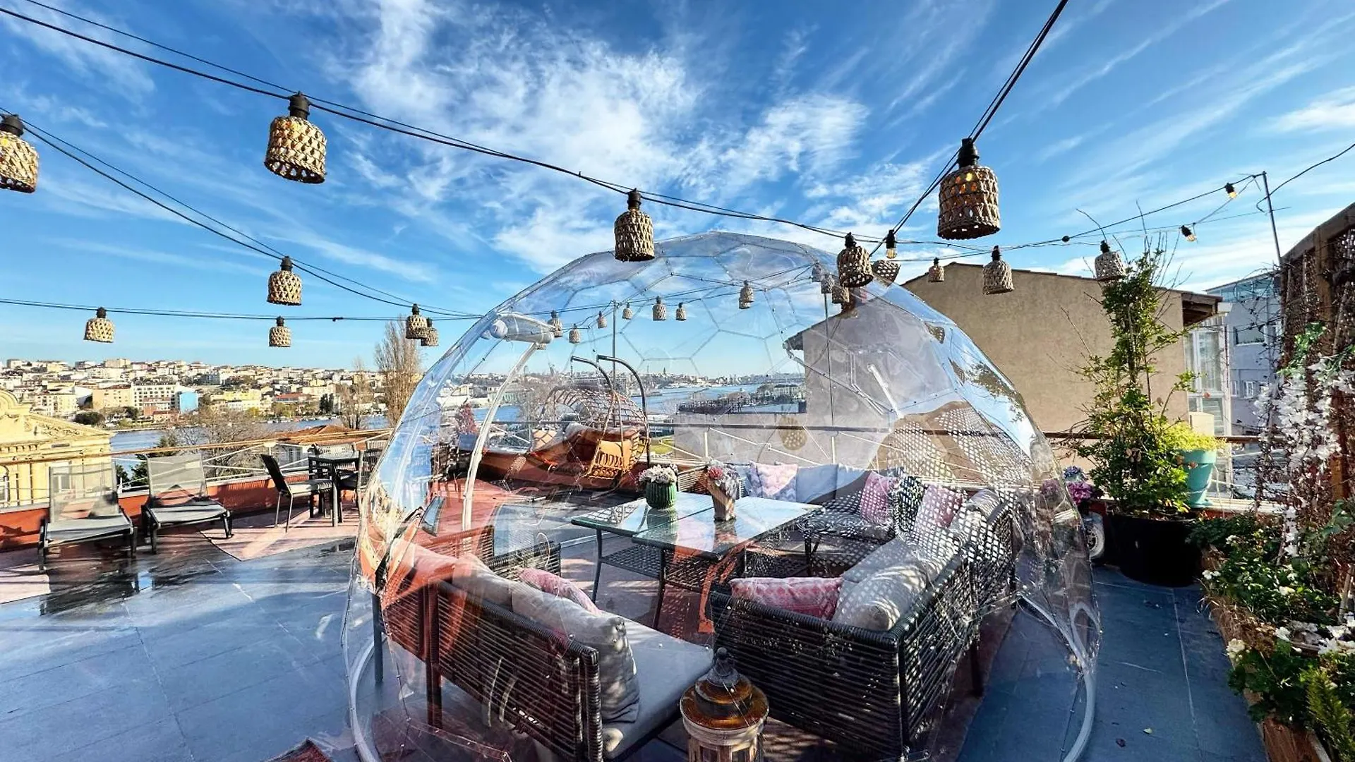 Waterfront Apartment By The Tram - Terrace With Dome & Golden Horn View In Fatih Istanbul